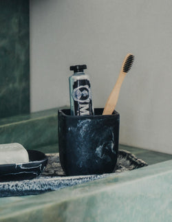 Flow Resin Toothbrush Holder / Ash Black