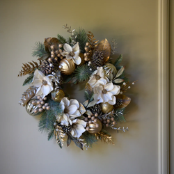 Gilded Magnolia Wreath / 71cm