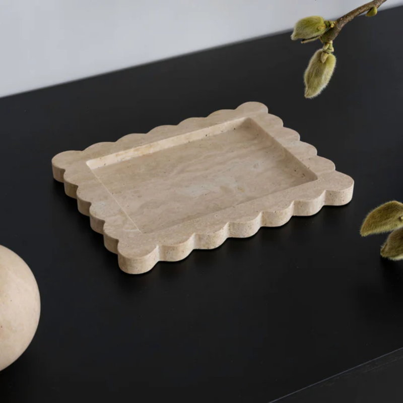 Palazzo Scalloped Tray Medium / Beige Travertine