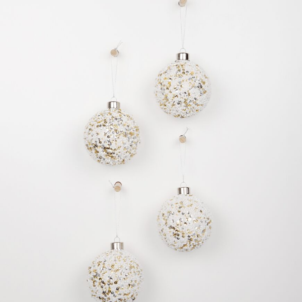 Poem Hanging Baubles / Pearl